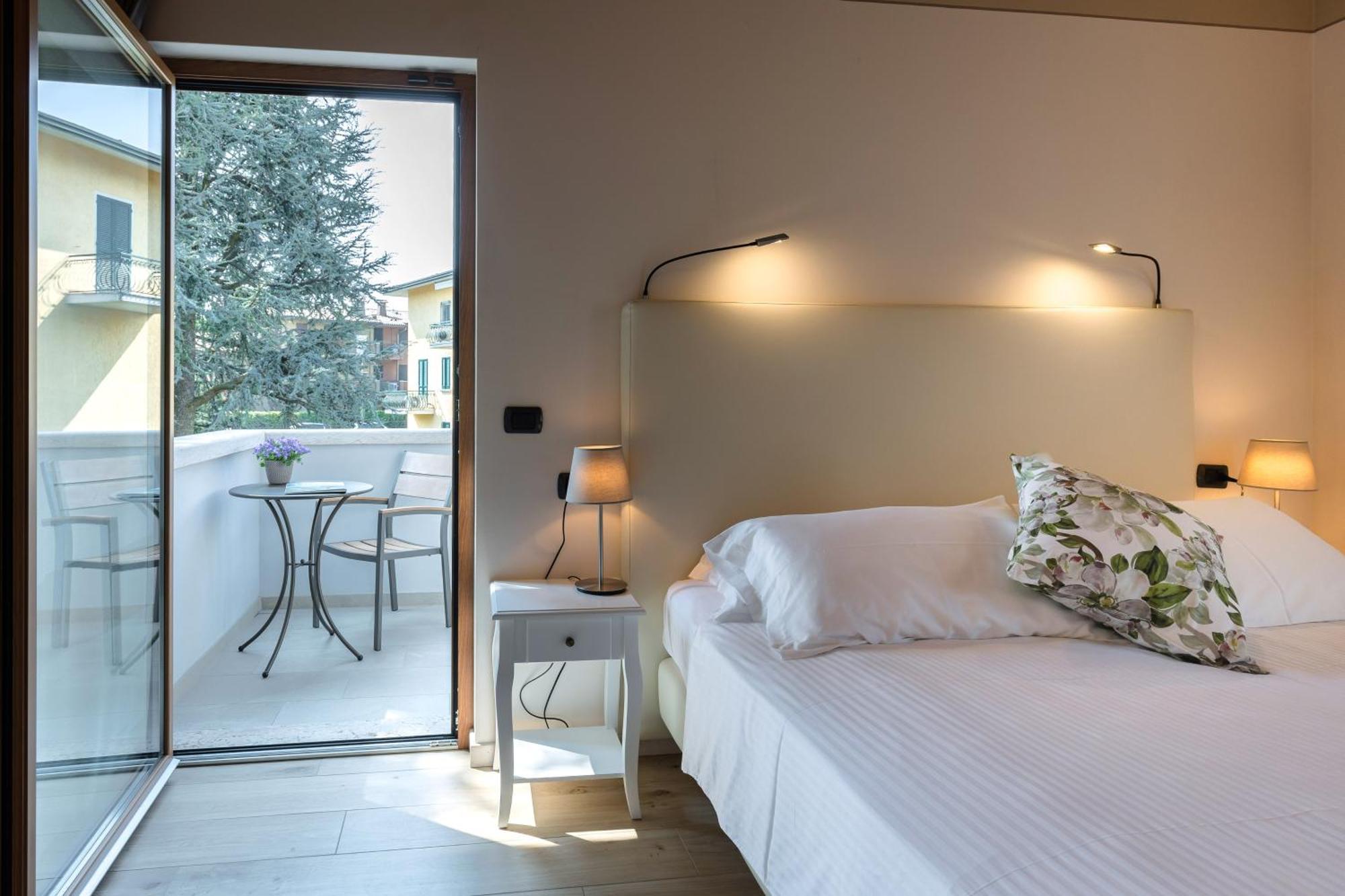 Charming Sirmione Bed and Breakfast Exteriör bild