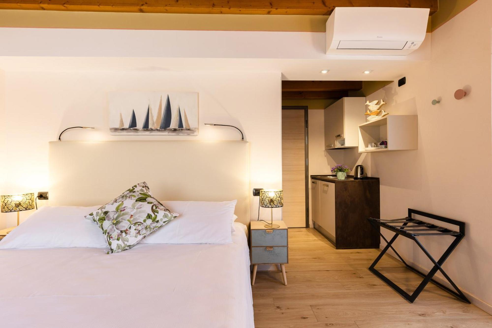 Charming Sirmione Bed and Breakfast Exteriör bild