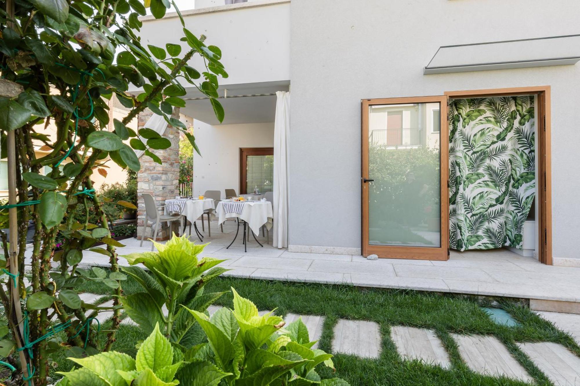 Charming Sirmione Bed and Breakfast Exteriör bild
