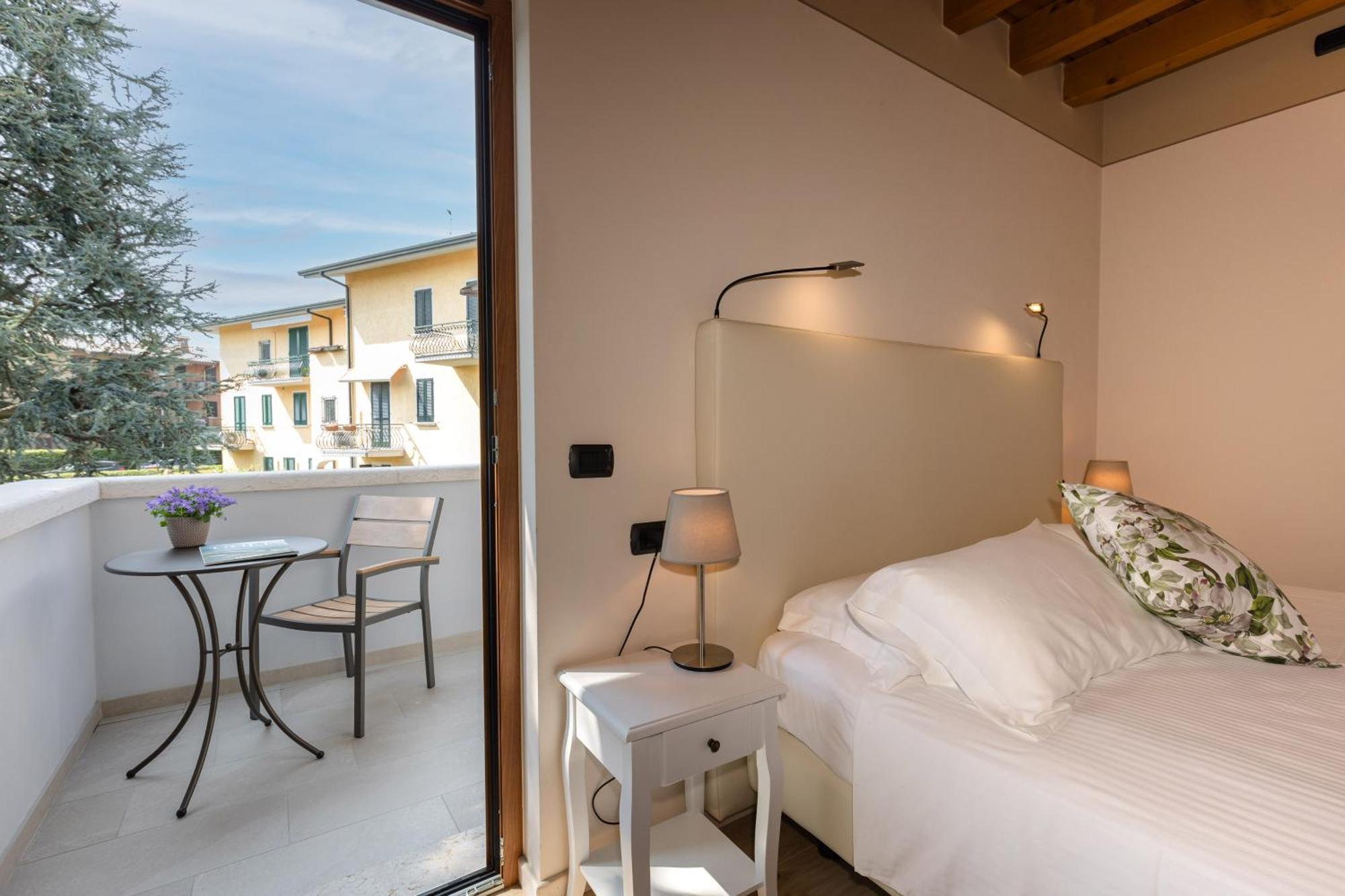 Charming Sirmione Bed and Breakfast Exteriör bild