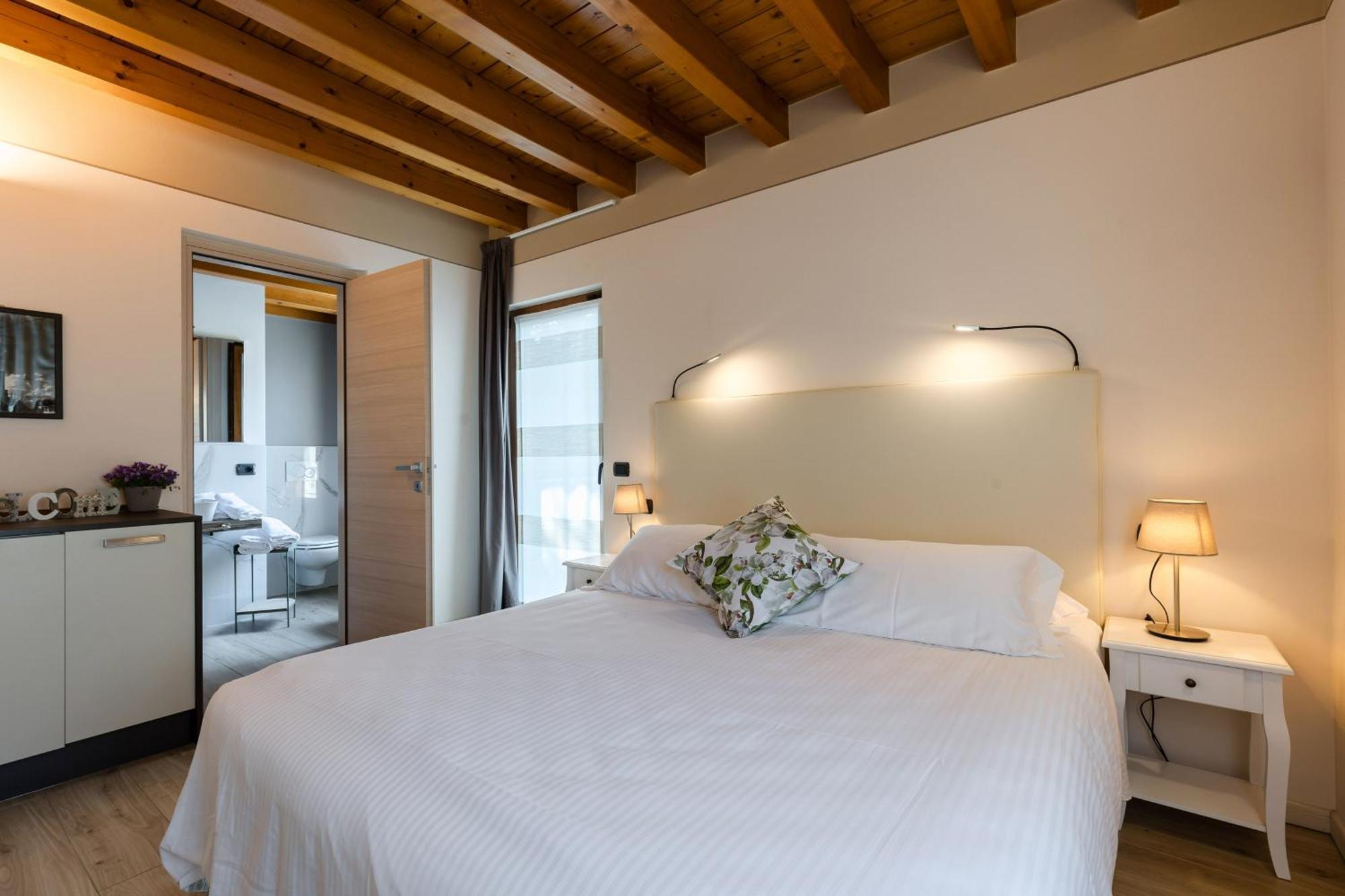 Charming Sirmione Bed and Breakfast Exteriör bild